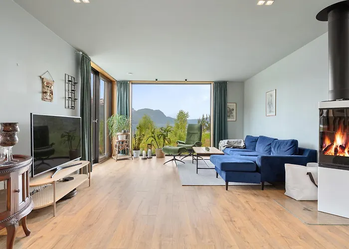 Modern House By The Fjord In Sandane, Nordfjord. Villa *