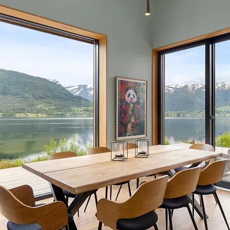 别墅 Modern House By The Fjord In Sandane, Nordfjord. 桑讷
